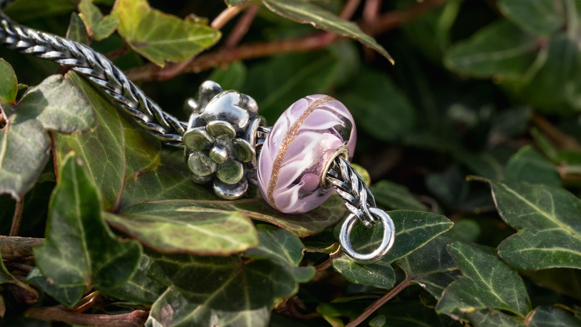 bead bạc Heartfelt Bloom & bead thủy tinh Lavender Love.