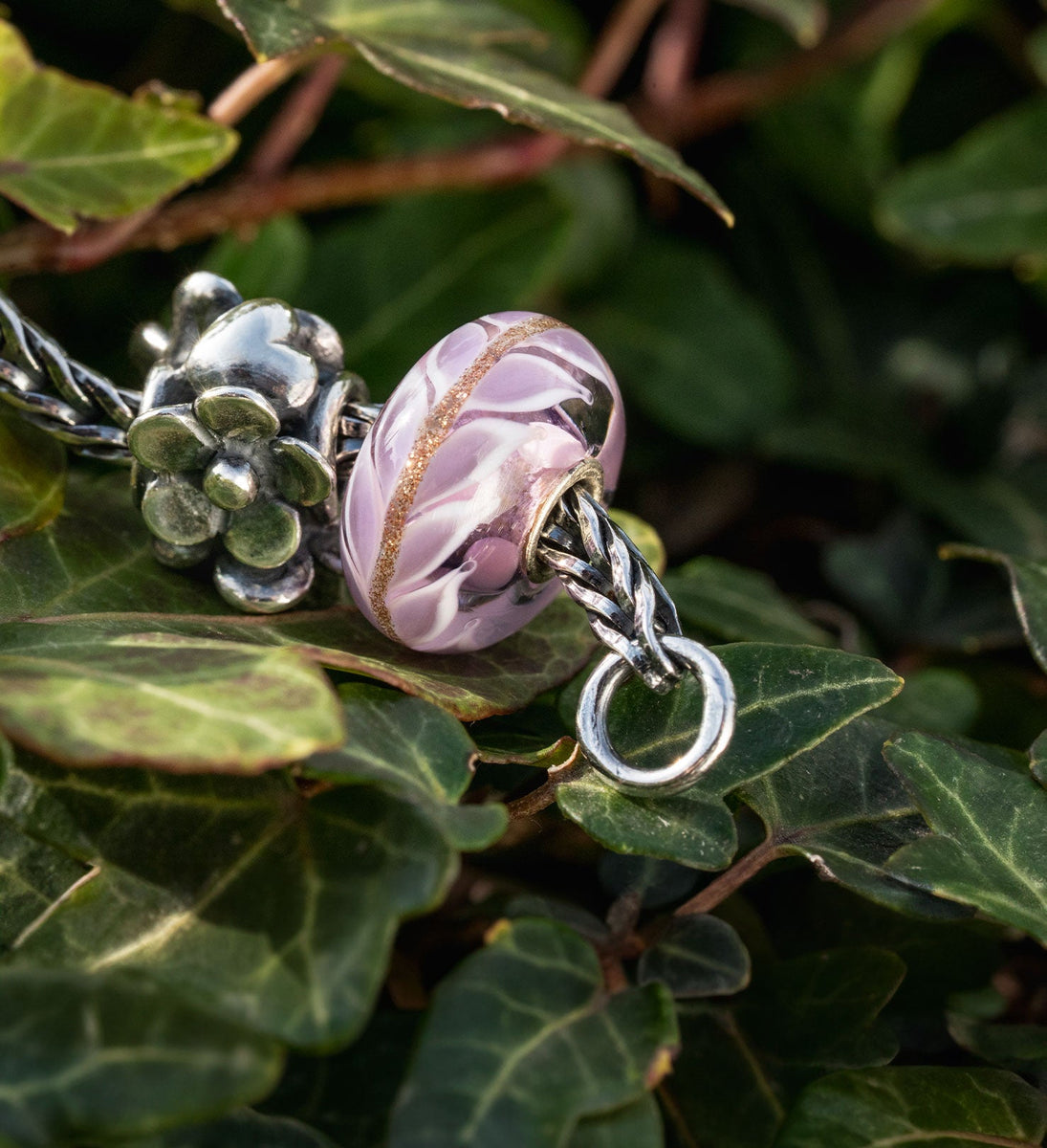 Bead bạc Heartfelt Bloom & bead thủy tinh Lavender Love.
